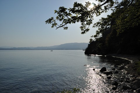 自然の湖でフライとルアーだったらどちらが釣れますか?